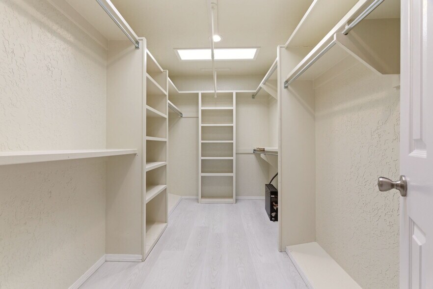 Building Photo - 9706 Tanoan Dr NE