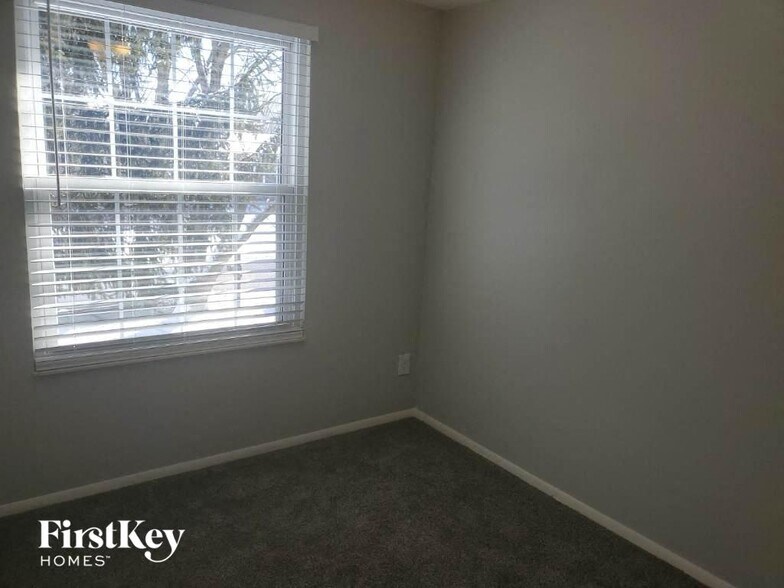 Building Photo - 4207 Edinburgh Dr