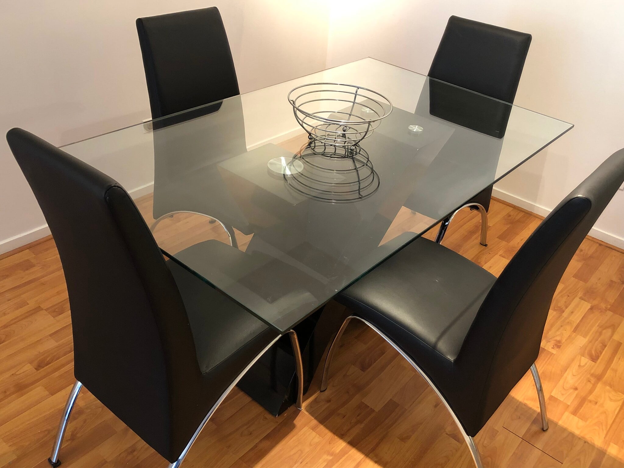 Modern and comfy dining area - 8200 E Jefferson Ave