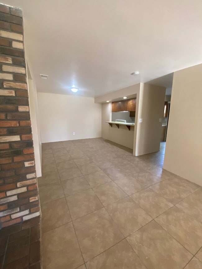 Building Photo - 913 Nimrod Ct