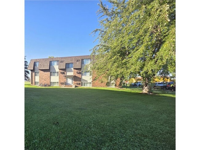 Building Photo - 1918 Greenwood St E