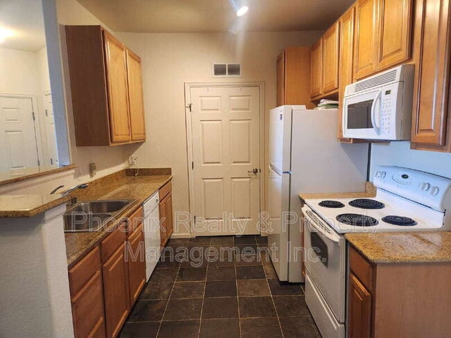 Building Photo - 2900 Blue Sky Cir