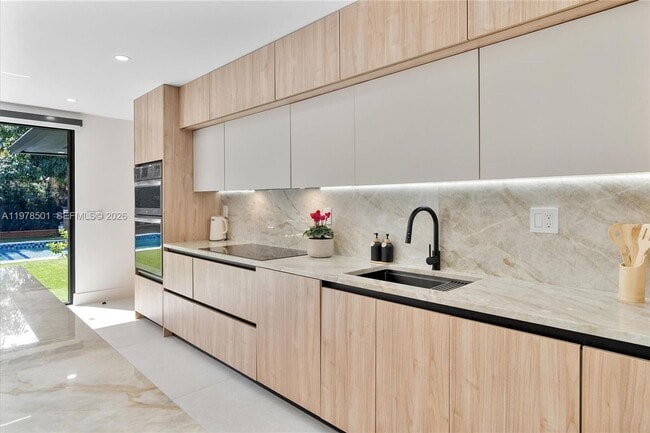 Building Photo - 4000 N Circle Dr