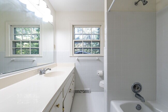 Building Photo - 4718 Rembert Dr