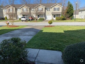 Building Photo - Fletcher - Updated Townhome with fenced pa...