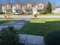 Building Photo - Fletcher - Updated Townhome with fenced pa...