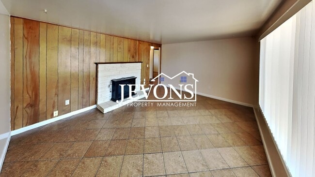 Building Photo - 210 S 40th Ave