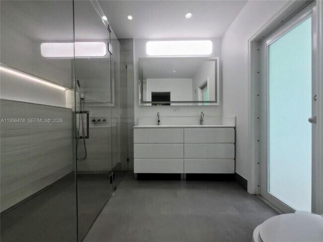 Building Photo - 8015 SW 136th St