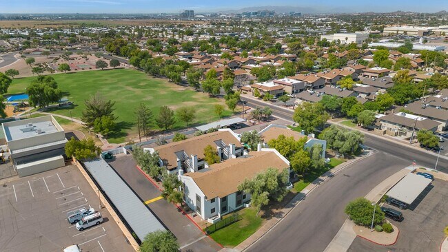 Building Photo - FANTASTIC 2 BED 2 BATHS IN SCOTTSDALE **Cashless Deposit Available!!!** 15 min to ASU