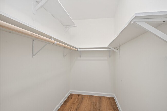 Building Photo - 7950 Longridge Dr