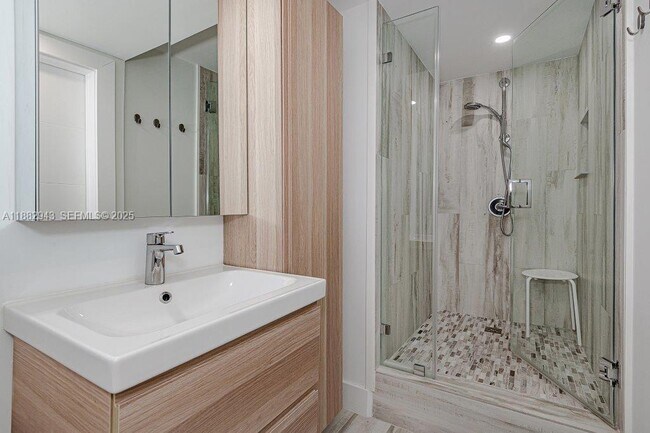 Building Photo - 2301 Collins Ave