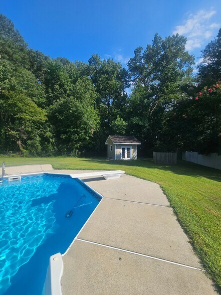 Building Photo - 857 Old Cutler Rd