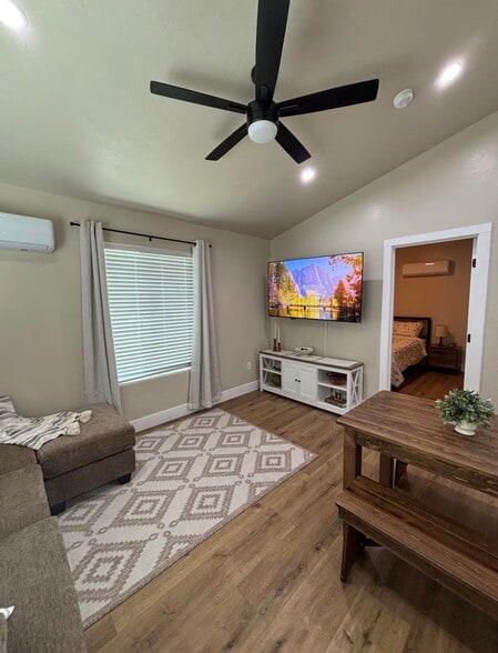 Building Photo - 5929 E Dayton Ave