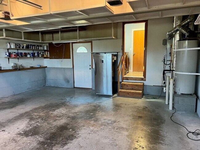 Building Photo - STUNNING CUSTOM HOME! IN STEILACOOM- MINUT...