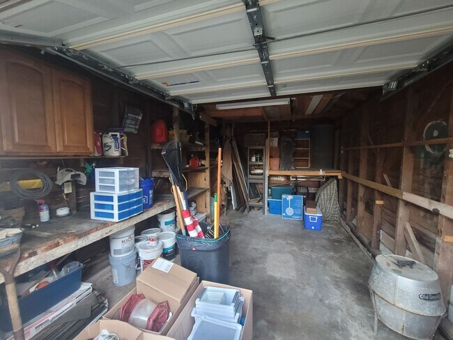Building Photo - Single Family 1300+ square foot East End Home