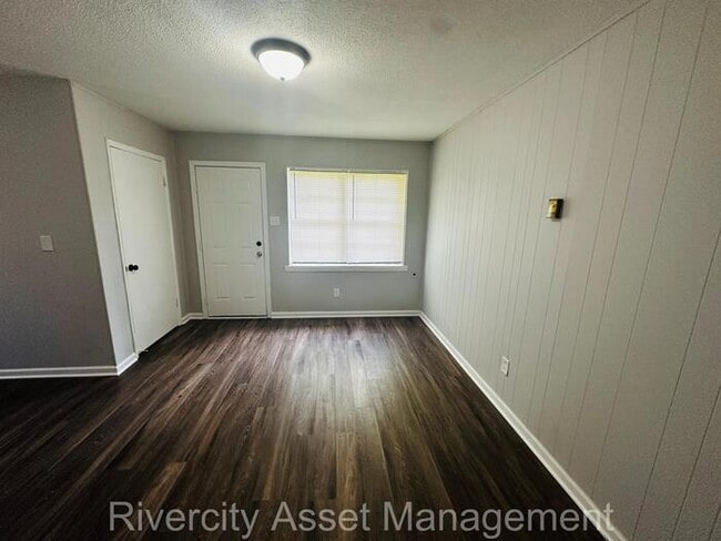 Building Photo - Spacious 3 bedroom, 1 bath Home For Rent!!...