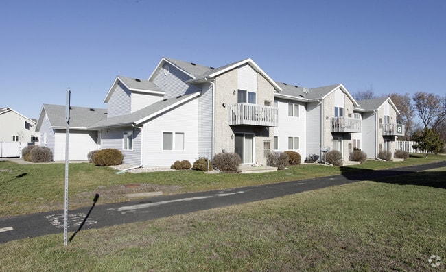 Primary Photo - 520-550 Athletic Way