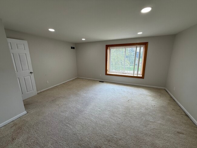 Building Photo - 29720 City Center Dr