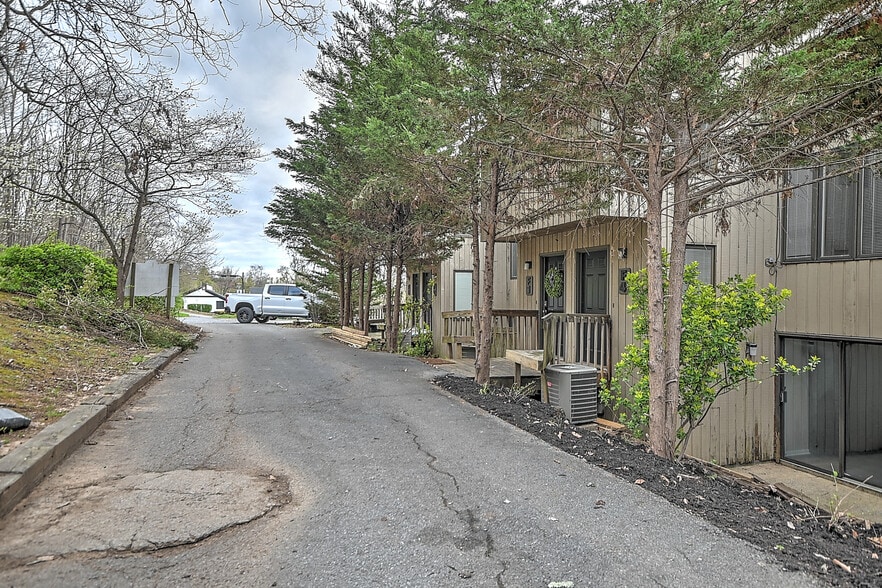 Building Photo - 109 Beechnut St
