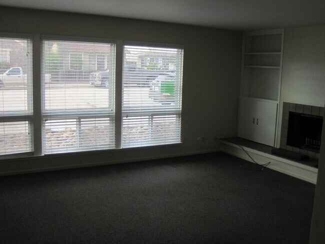 Building Photo - 306Cayuga