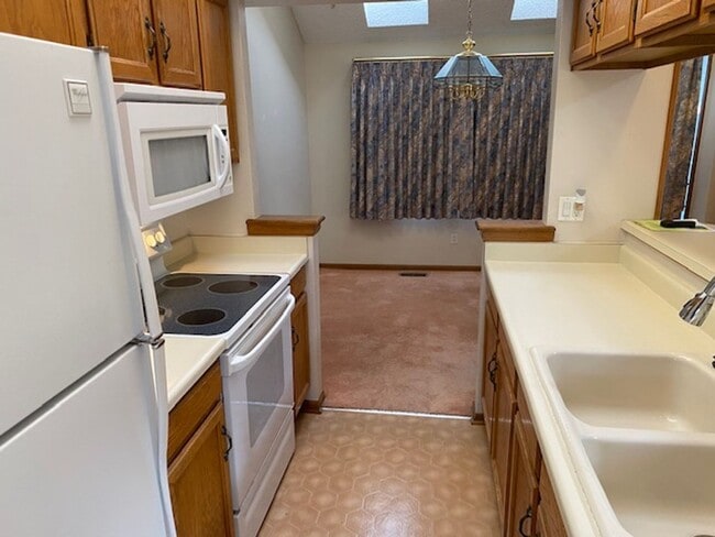 Building Photo - 8020 Holland Ct