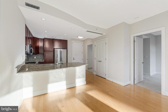 Building Photo - 8220 Crestwood Heights Dr