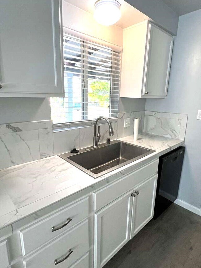 Building Photo - 3736 Orangerie Way