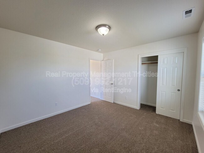 Building Photo - 4003 Segovia Dr