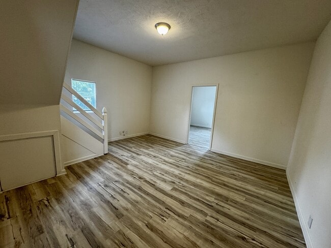 Building Photo - 907 E Taylor St