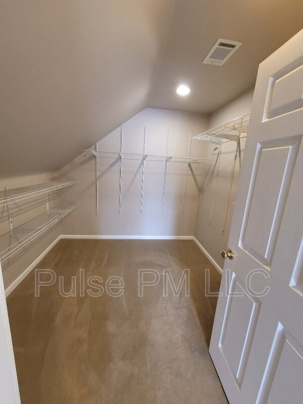Building Photo - 204 E 26th St