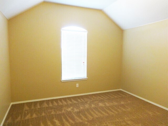 Building Photo - 1113 Skylark Dr