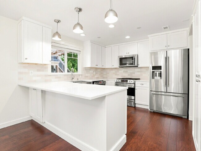 Building Photo - 4 Bedroom PLUS Above Garage Bonus Room in Bothell! Air Conditioned!