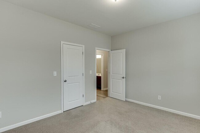 Building Photo - 145 Alexander Ln