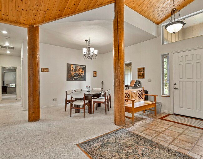 Building Photo - 1113 Angus Ct