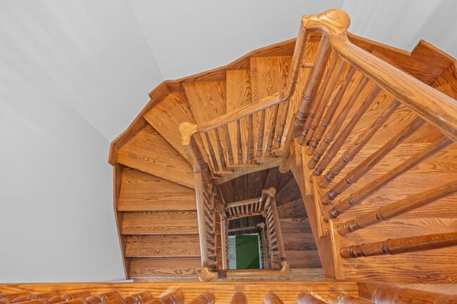 Building Photo - 1813 Admiral Ct