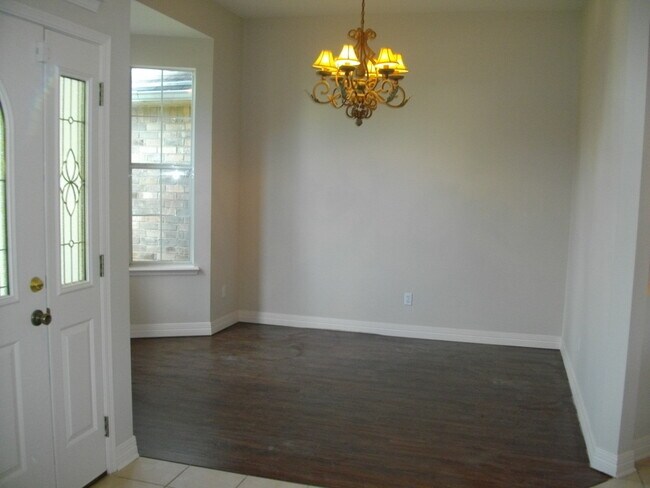 Building Photo - Kings Pointe Subdivision Just off E..Kings...