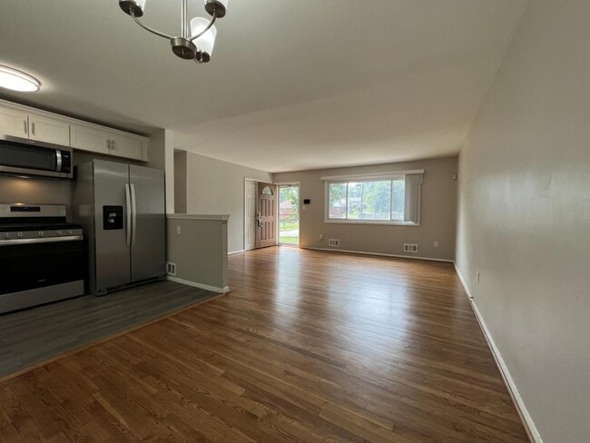 Building Photo - 8400 Richville Dr