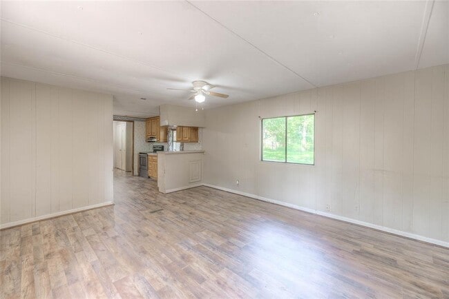 Building Photo - 330 Oak Tree Dr