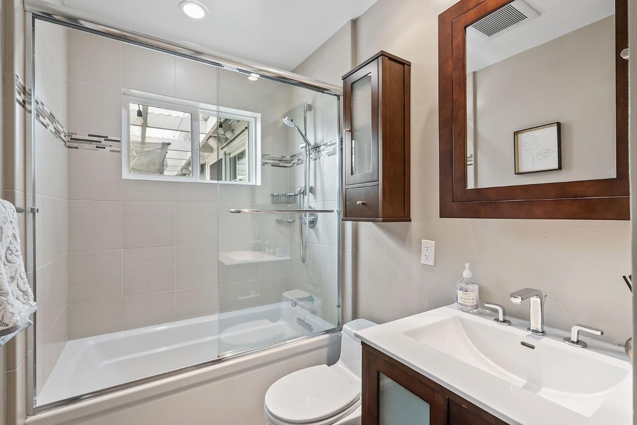 Building Photo - 2658 Sutro Dr