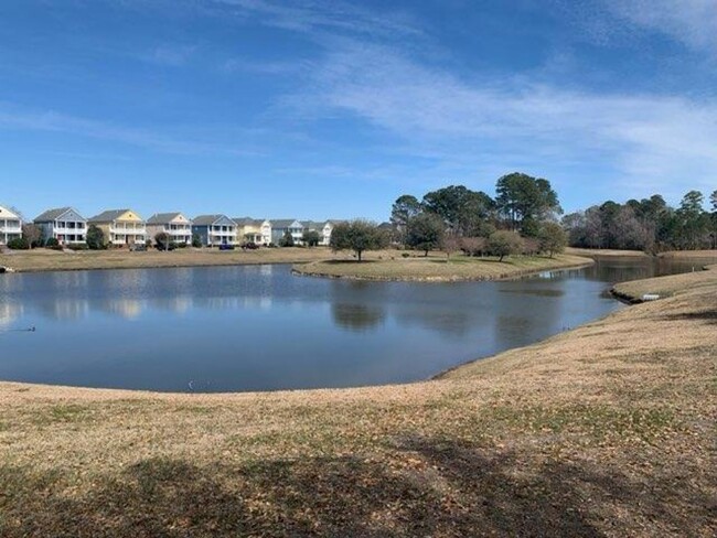 Building Photo - Beautiful Home in White Gables Community~