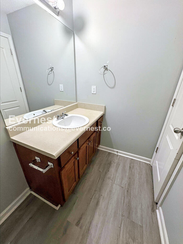 Building Photo - 8616 Thomas Ln