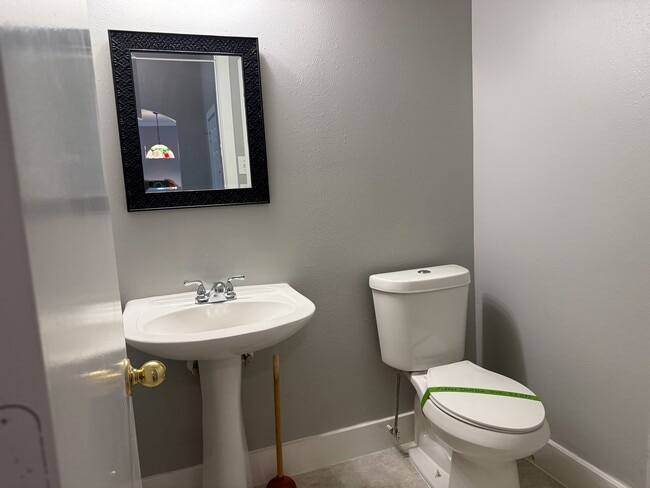 Building Photo - 1623 Stonehaven Village Cir