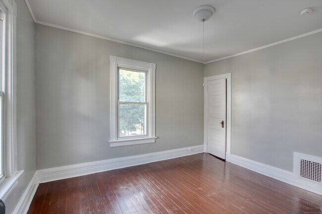 Building Photo - 325 Chestnut St