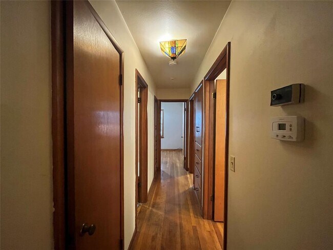 Building Photo - 511 Fleetwood Dr