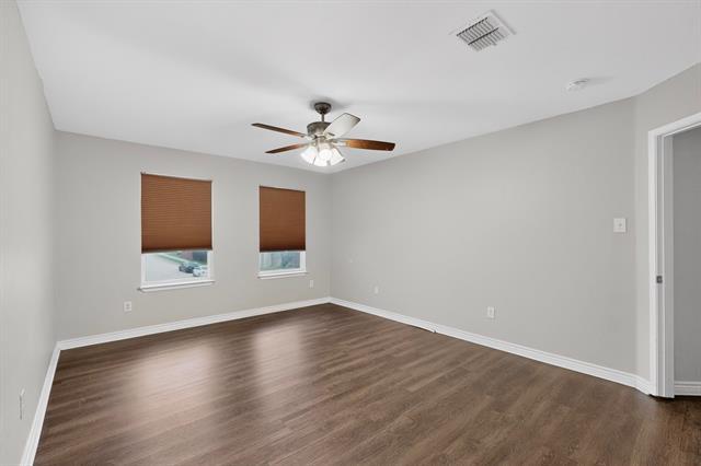 Building Photo - 2216 Chestnut Dr