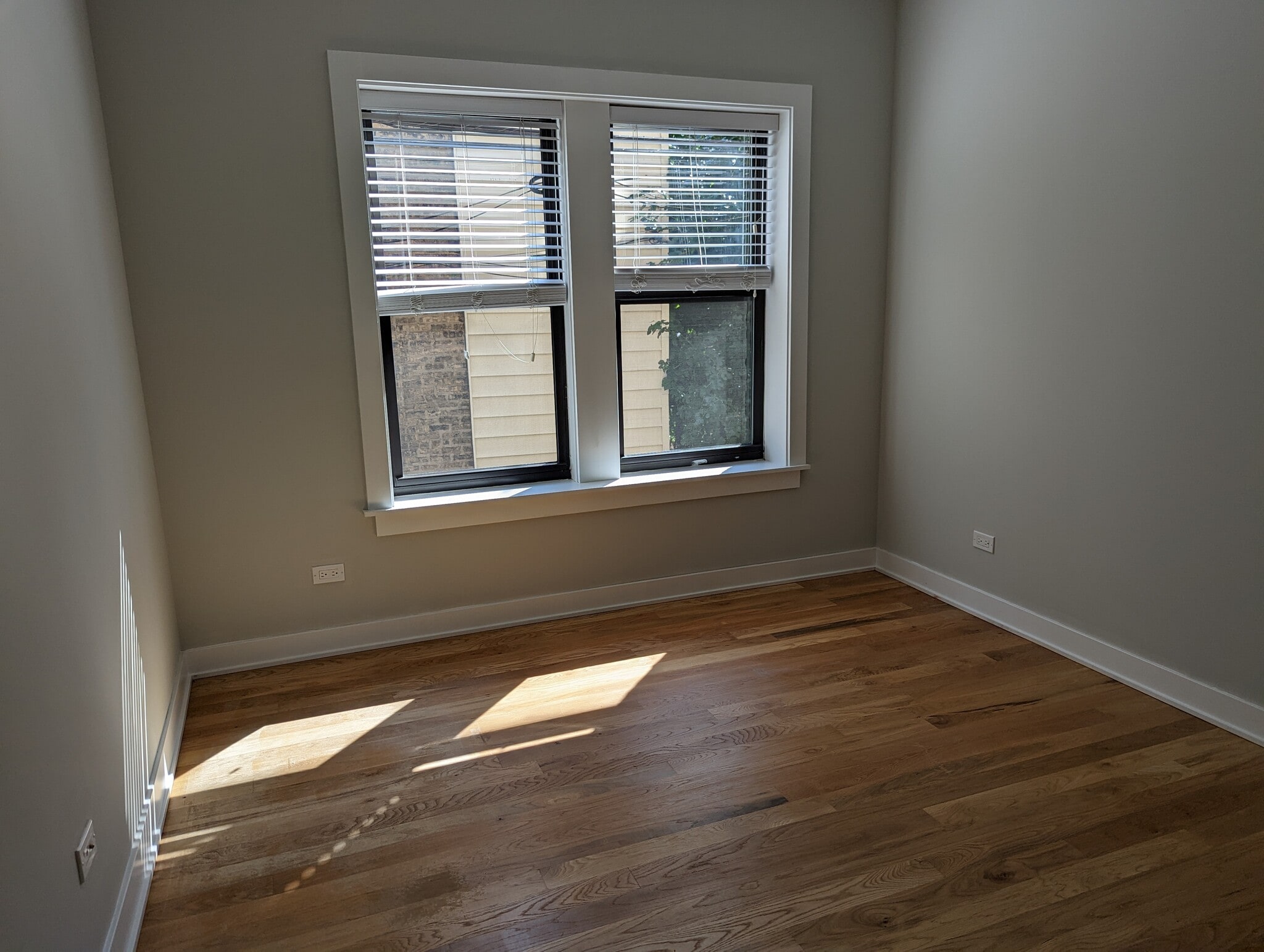 Building Photo - 2203 W Eastwood Ave