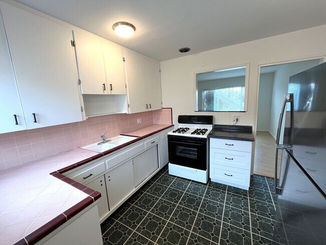 Primary Photo - 1bd/1bth South Park Apartment with Plank F...