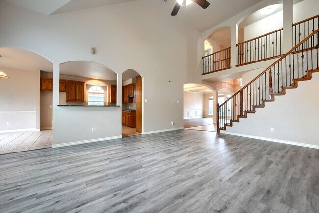 Building Photo - Stunning 5-Bedroom Home with Spacious Backyard and Modern Upgrades