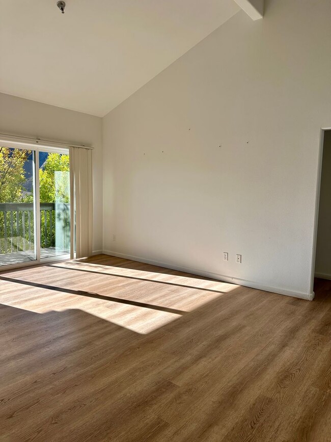 Building Photo - 3 Bedroom 2 Bath Condo in New Castle