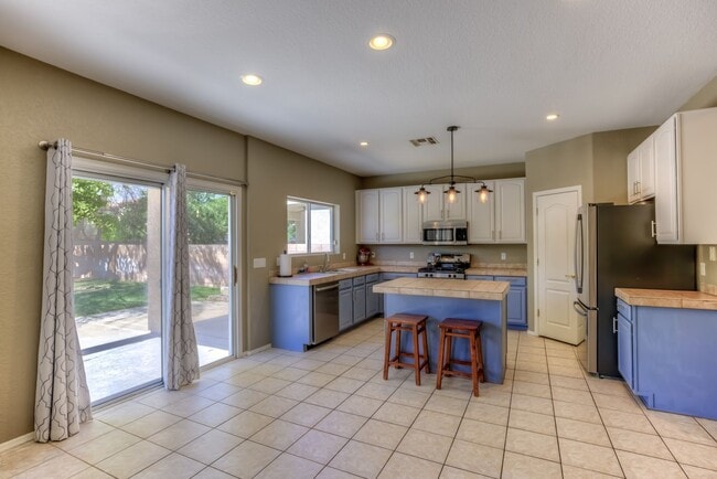 Building Photo - Located in Mesquite Ranch and the Award Wi...